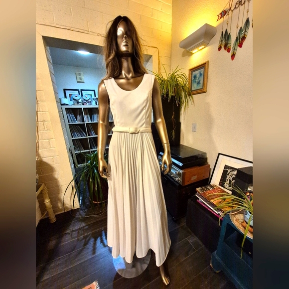 Vinrage Burt Stanley of California Elegant White (BALLROOM) Dress - Picture 1 of 13